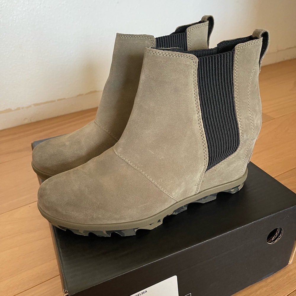 Women’s Joan of Arctic II Wedge Ankle Boot Sage Size 11